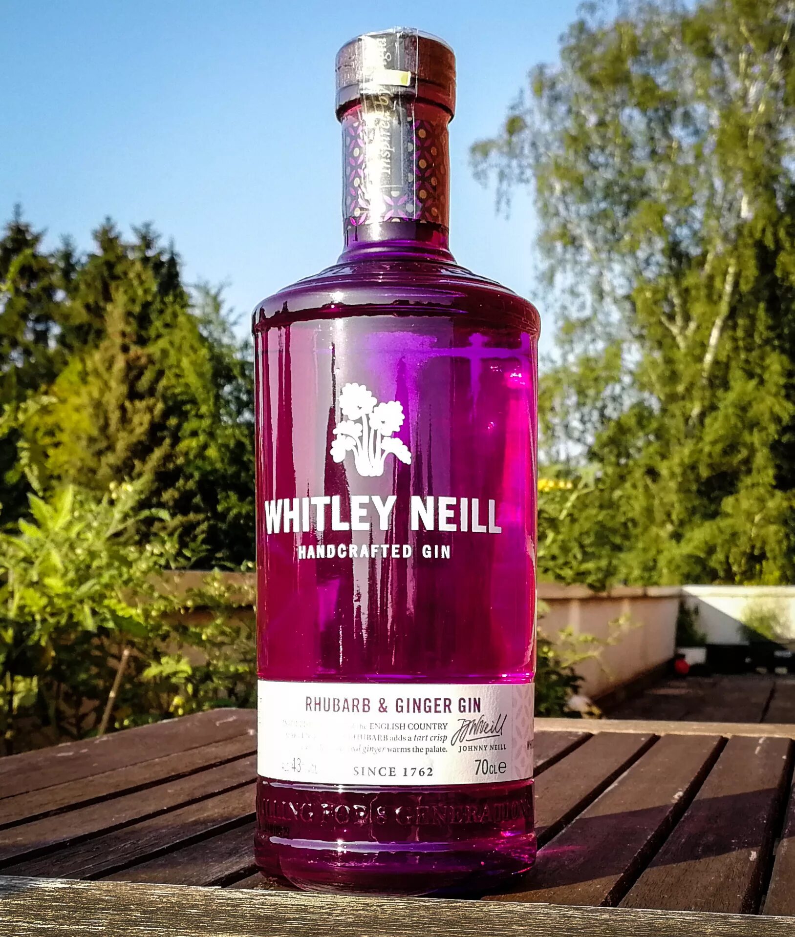 Уитлей нейл джин. Whitley Neill Gin. Джин Whitley Neill ревень. Джин Вайт нейл. Уитли нейл ревень имбирь.