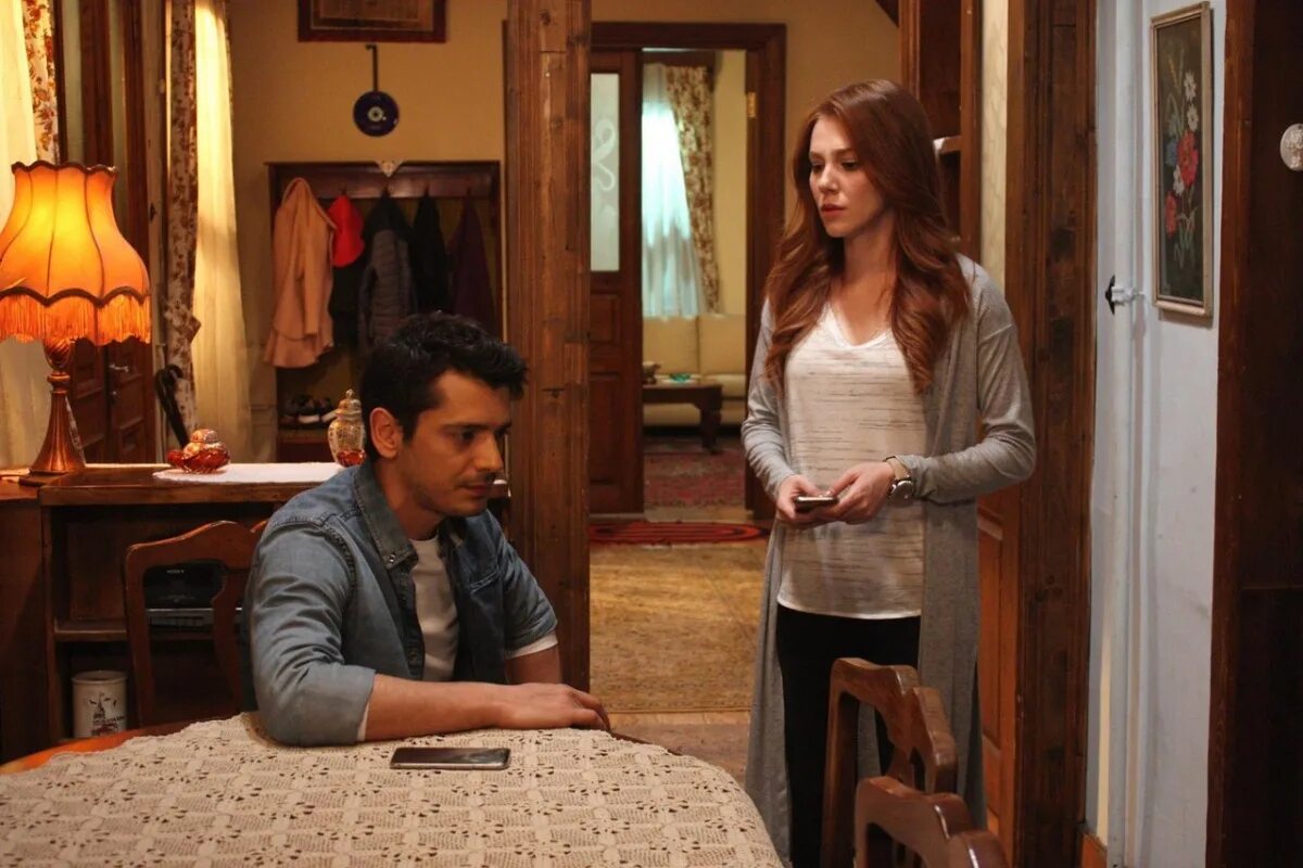 любовь напрокат 2 сезон 1 серия. любовь напрокат 26 русском. омер и дефне. турецкий сериал омар и дефне. любовь напрокат сериал дефне и омер.