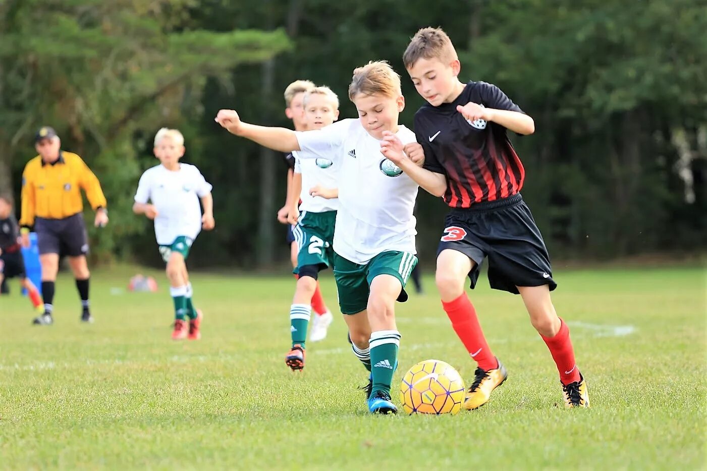 My brother plays football. Футбол дети. Футбол дети Пенза. Футбол дети Кострома. Kinder футбол.