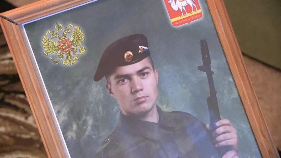 Цинковый гроб с окошком для военных. Пришел в солдатском цинковом гробу. Пришел в солдатском цинковом гробу. Петлюра в солдатских цинковых гробах. Цинковый гроб с окошком для военных.