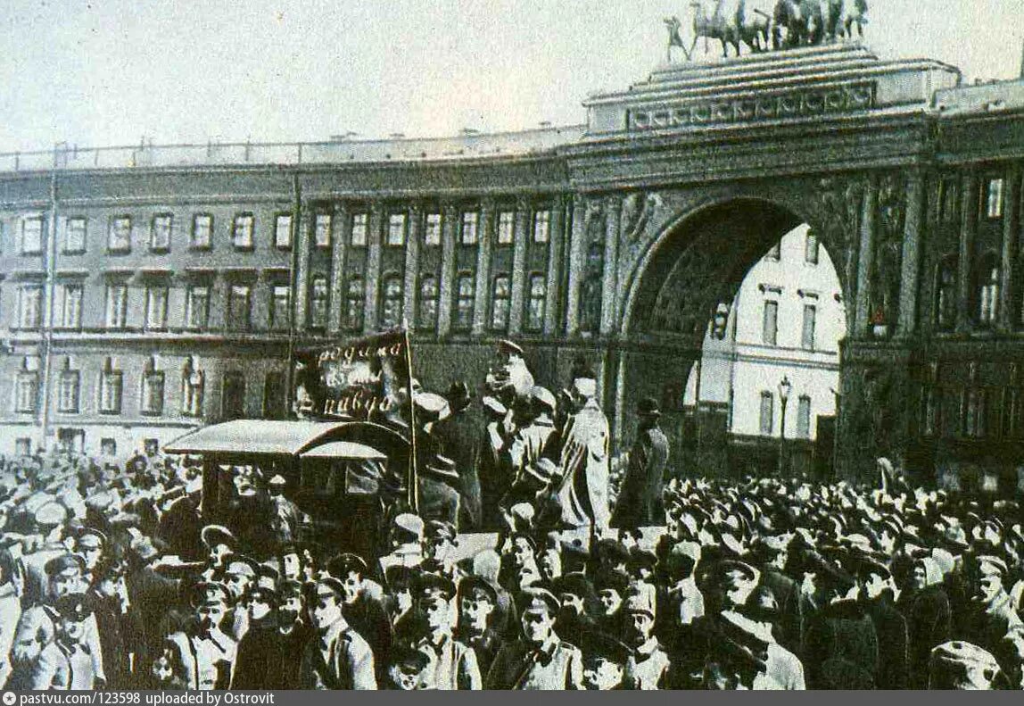 Петербург революция 1917. Октябрьская революция Петроград 1917. Февральская революция 1917 Санкт-Петербург. Санкт-Петербург 1917 год. Революционный Петроград год 1917.