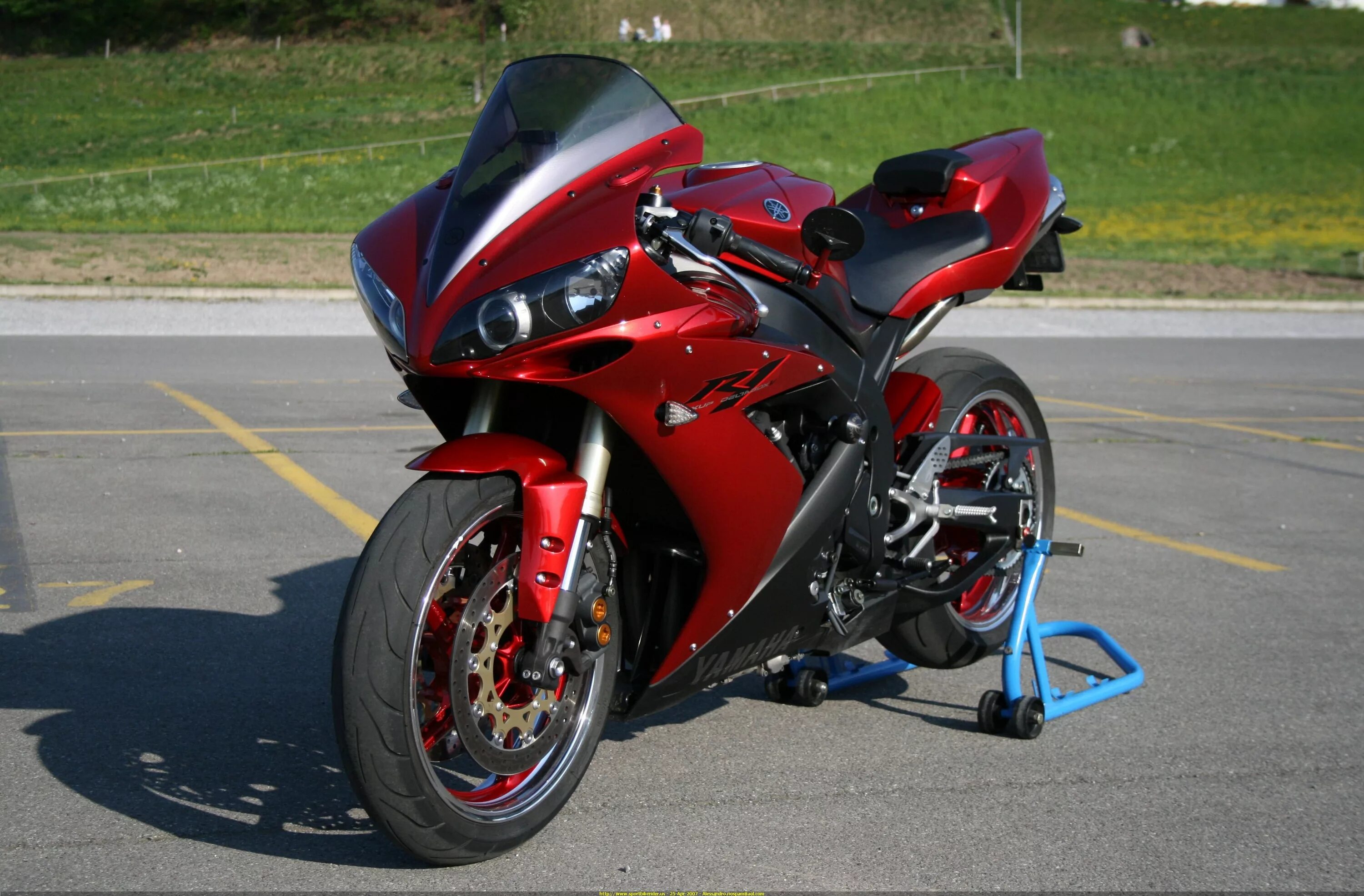 Yamaha YZF-r1 2005. Yamaha r1 2005 красный. Yamaha YZF-r1 красный. Yamaha YZF r1 2004. Мотоцикл yamaha r1