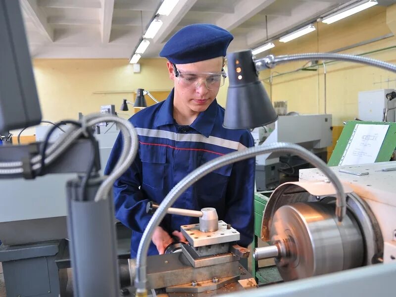 Технология машиностроения специальность. Техник технолог машиностроения. Технология машиностроения. Технология машиностроения для техникума. Техник технолог машиностроения.