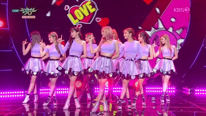 Bomb music ru. Fromis 9 Love Bomb. Шоу Music Bank. Картинка на песне Love Bomb fromis_9. Лавбомб.