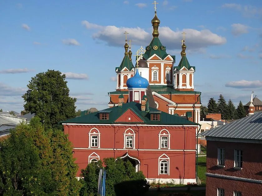 Успенский брусенский монастырь. Успенский Брусенский монастырь Коломна. Коломна Брусенский монастырь Крестовоздвиженский. Храм Успения Пресвятой Богородицы Брусенского монастыря в Коломне. Успенская Церковь Брусенского монастыря в Коломне.