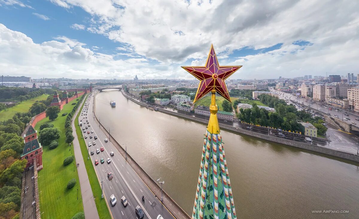 Звезды Москвы. Московский Кремль с высоты птичьего полета. Рубиновые звезды Кремля. Звезда на Спасской башне