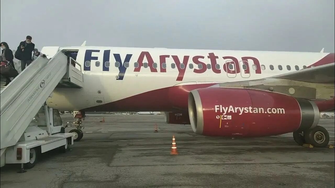 Самолеты флай арыстан. Самолет эйр астана. Самолеты flyarystan. Самолеты flyarystan. Грузовой самолет air astana.