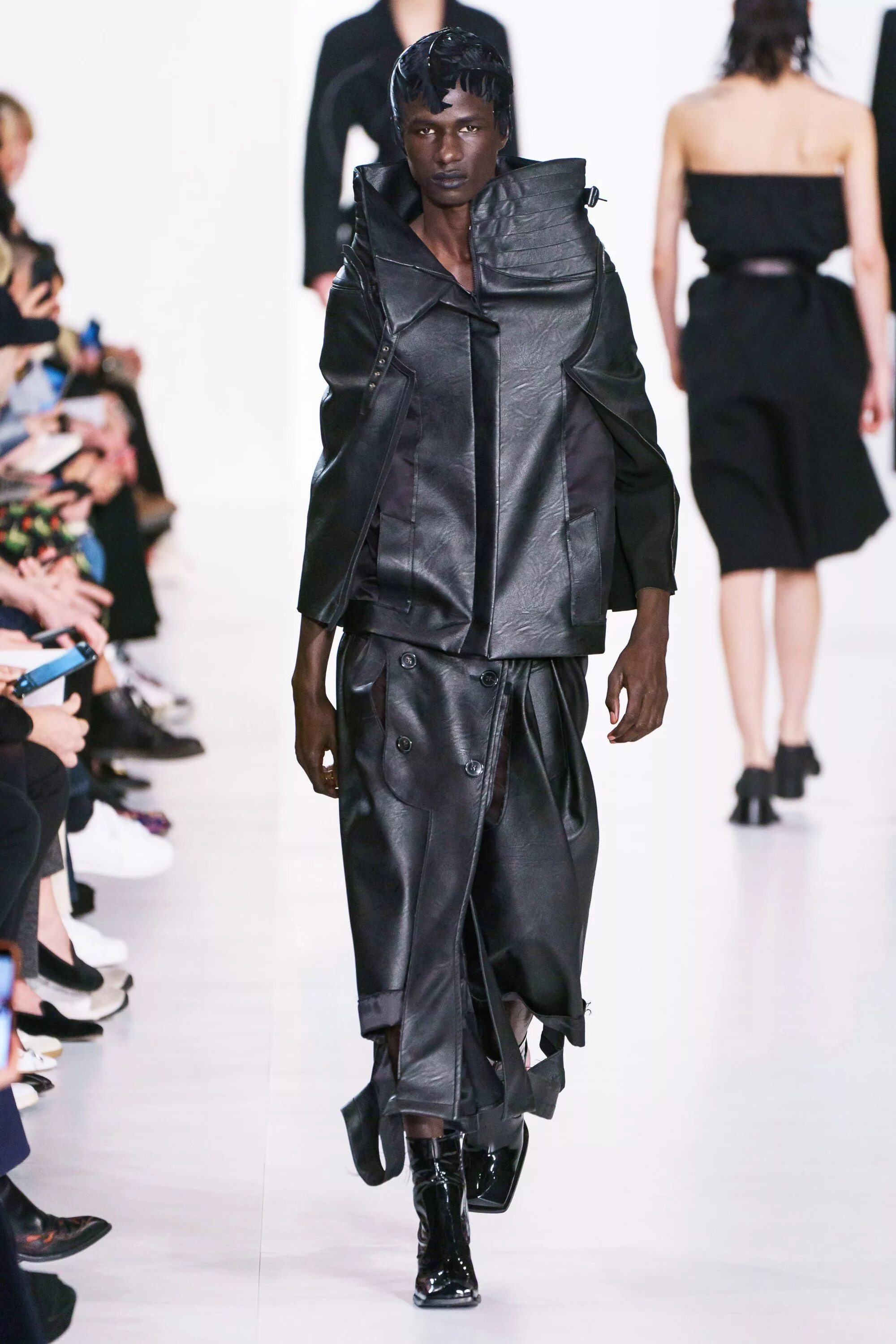 Mason margiela. Мэйсон Марджера. Мейче Марджела. Джон Гальяно Maison Martin Margiela.