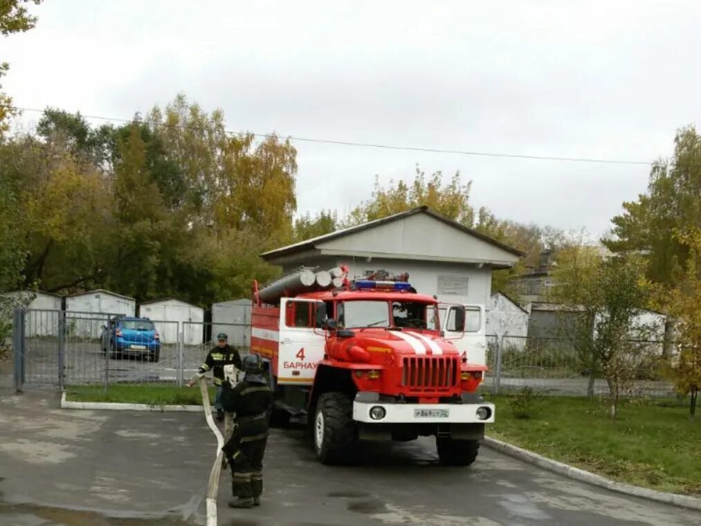 131 гимназия барнаул. Гимназия 131 Барнаул. Ученики гимназии 131 Барнаул. При пожаре дежурные тягачи. Гимназия 131 2021.