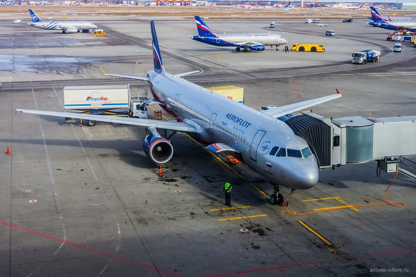 Сколько самолетов а321. Аэробус а-321. аэробус а321 аэрофлот. самолёт airbus a321 аэрофлот. самолёт аэрофлот аэробус а320.