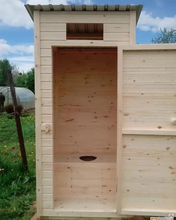 Деревянный туалет. Туалет деревянный для дачи. Уличный туалет для дачи. Туалет уличный деревянный.