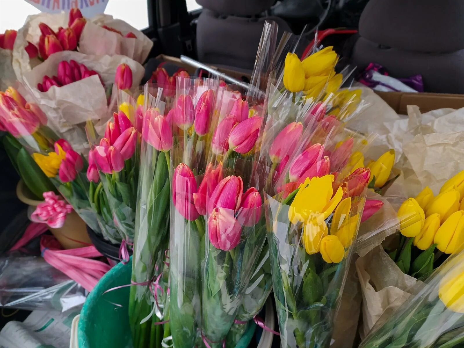 Сколько стоят тюльпаны в магните. Цветы к 8 марту.