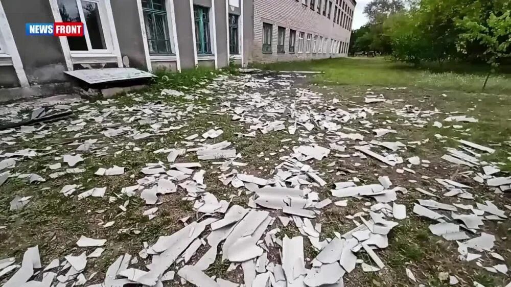 Разбитая школа. Разбитые города Украины. Разломанная школа. Школа 86 Горловка.