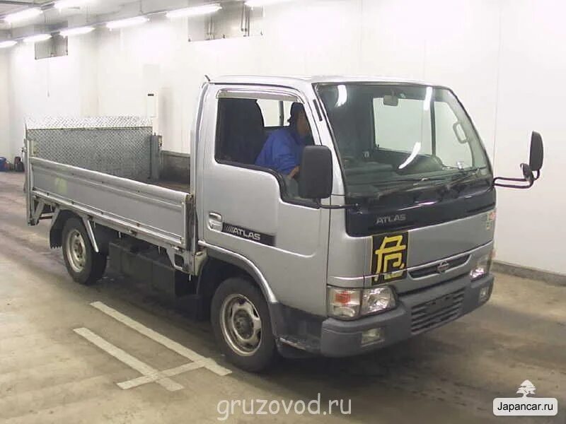 Ниссан бортовой грузовик. Isuzu Elf категория в. Исузу Эльф б категория. Грузовички категории в.