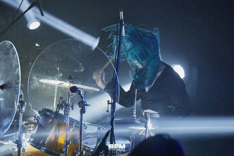 три дня дождя обложка альбома перезаряжай. глеб викторов три дня дождя. три дня дождя барабаны. группа три дня дождя глеб. перезаряжай три дня дождя.