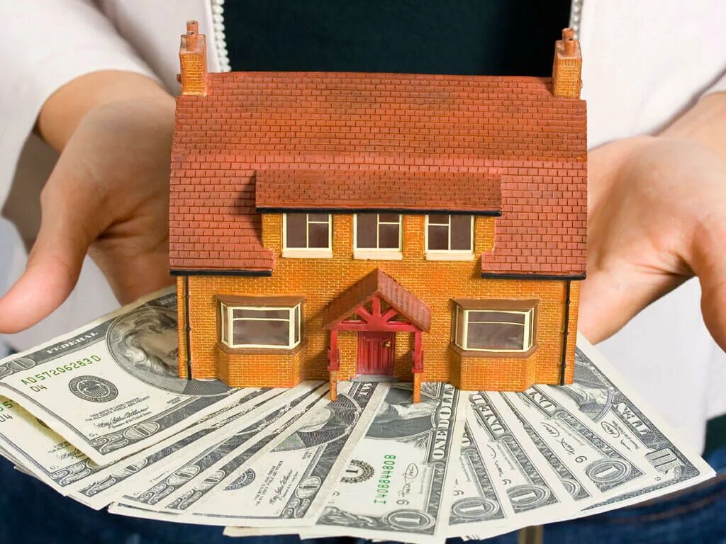 Недвижимость оформление покупка. Домик для денег. Деньги на дом. Инвестировать в недвижимость. Дом в залоге.