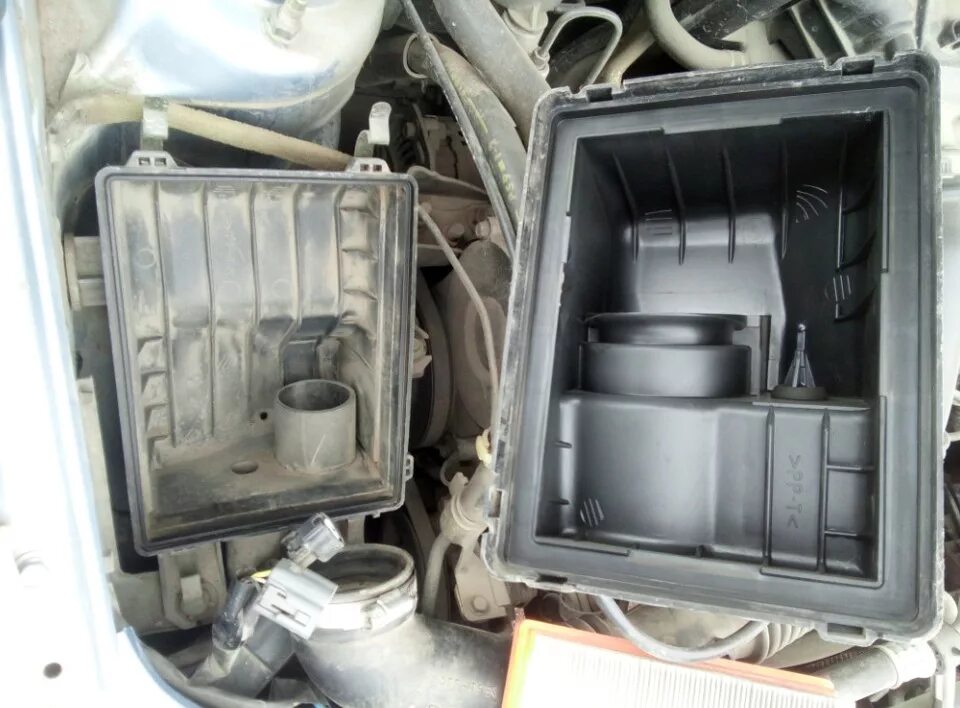 Mazda demio 2002 фильтр воздушный. Масляный фильтр на mazda demio. Салонный фильтр mazda demio dw3w. Салонный фильтр мазда демио 2. Фильтр воздушный мазда демио 1.