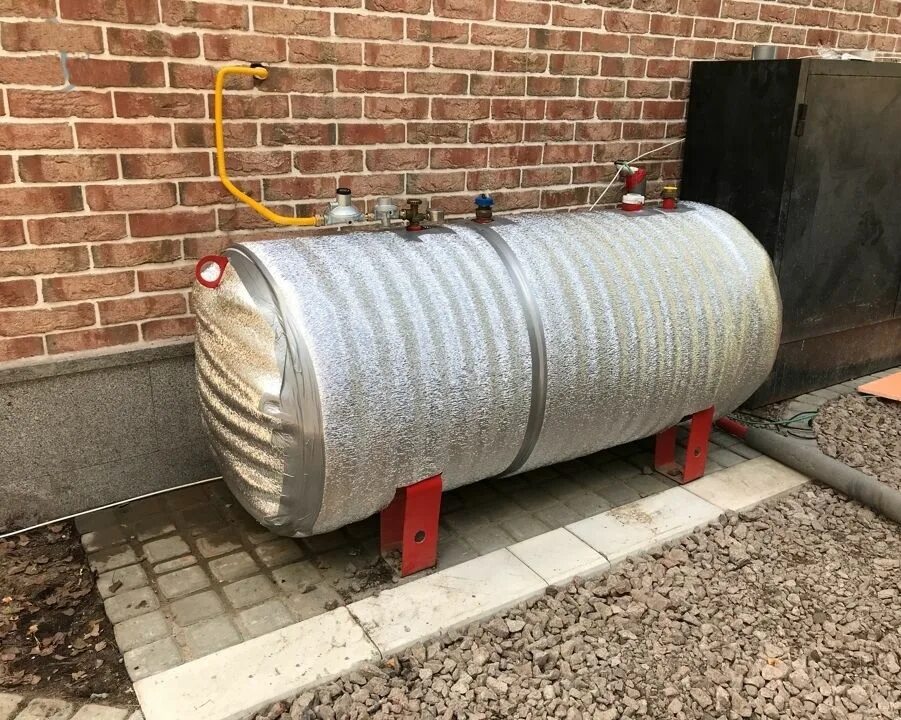 Газгольдер подземный. Газовое отопление газгольдер. Газгольдер на дачу. Вертикальный газгольдер 2200. Вертикальный газгольдер 2200.