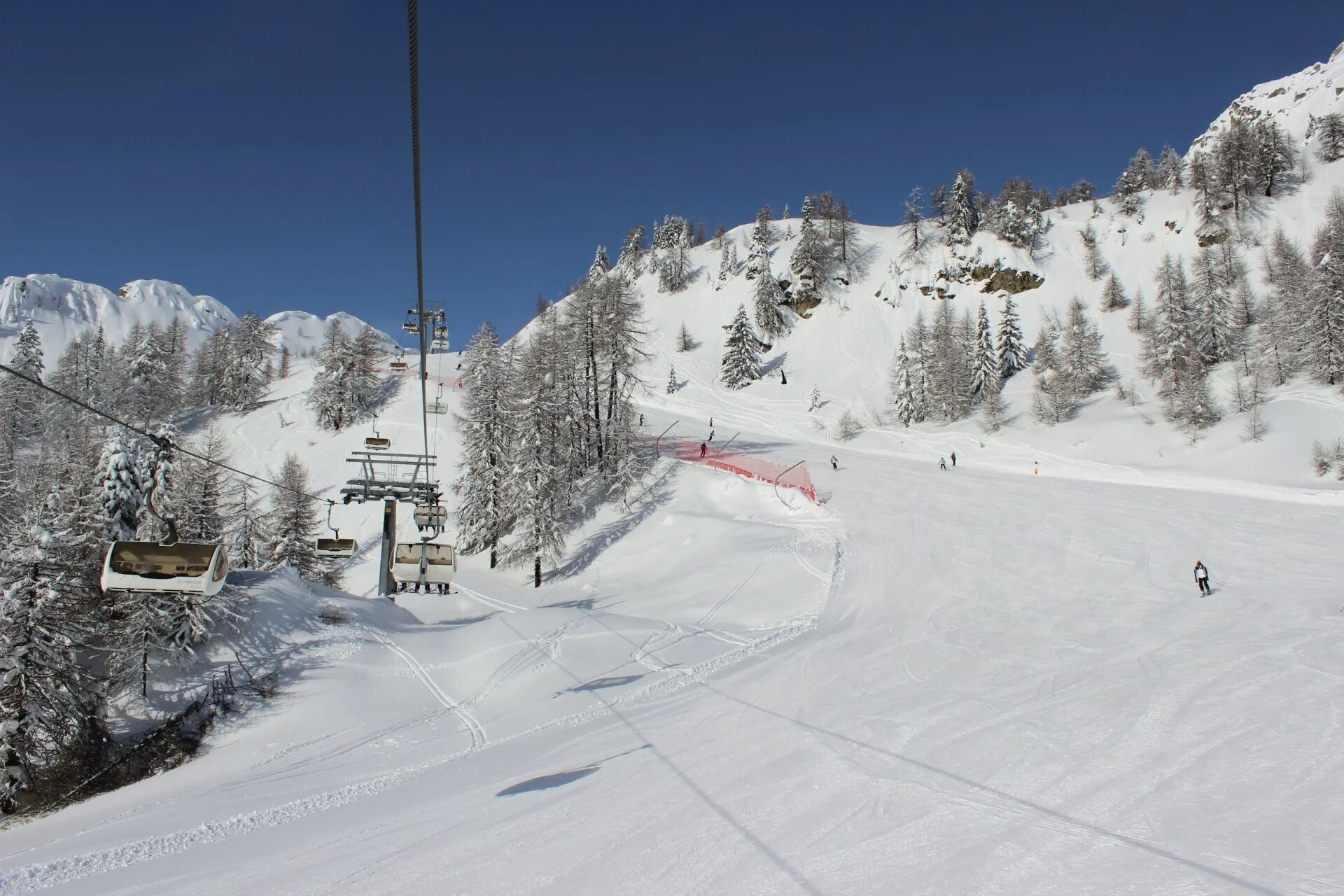 Madonna di. Ди кампильо горнолыжный курорт. Доломитовые альпы мадонна ди кампильо. Мадонна ди кампильо фото. Мадонна ди кампильо италия.