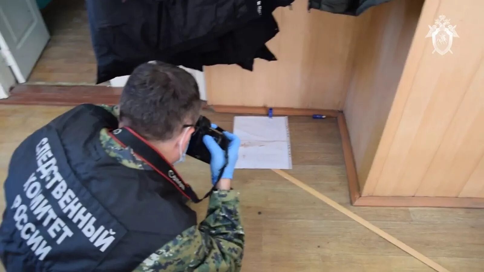 Женщина стреляет с винтовки. Стрельба в казанской школе гимназия 175. После стрельбы. После стрельбы. Стрельба в пермском университете.