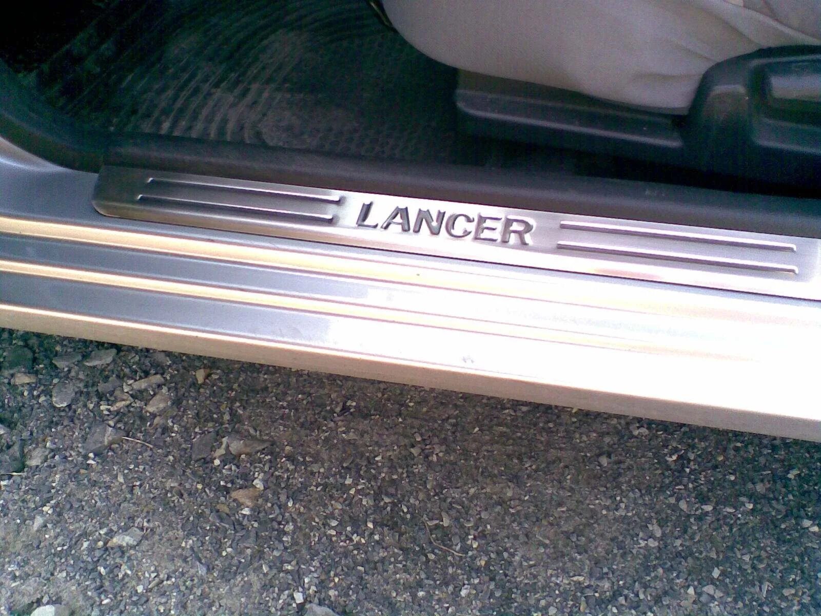 Пороги lancer. Накладки на пороги Mitsubishi Lancer 9. Накладки на пороги Митсубиси Лансер 9. Lancer 9 накладки на пороги. Накладки на пороги Лансер 9 1.6.