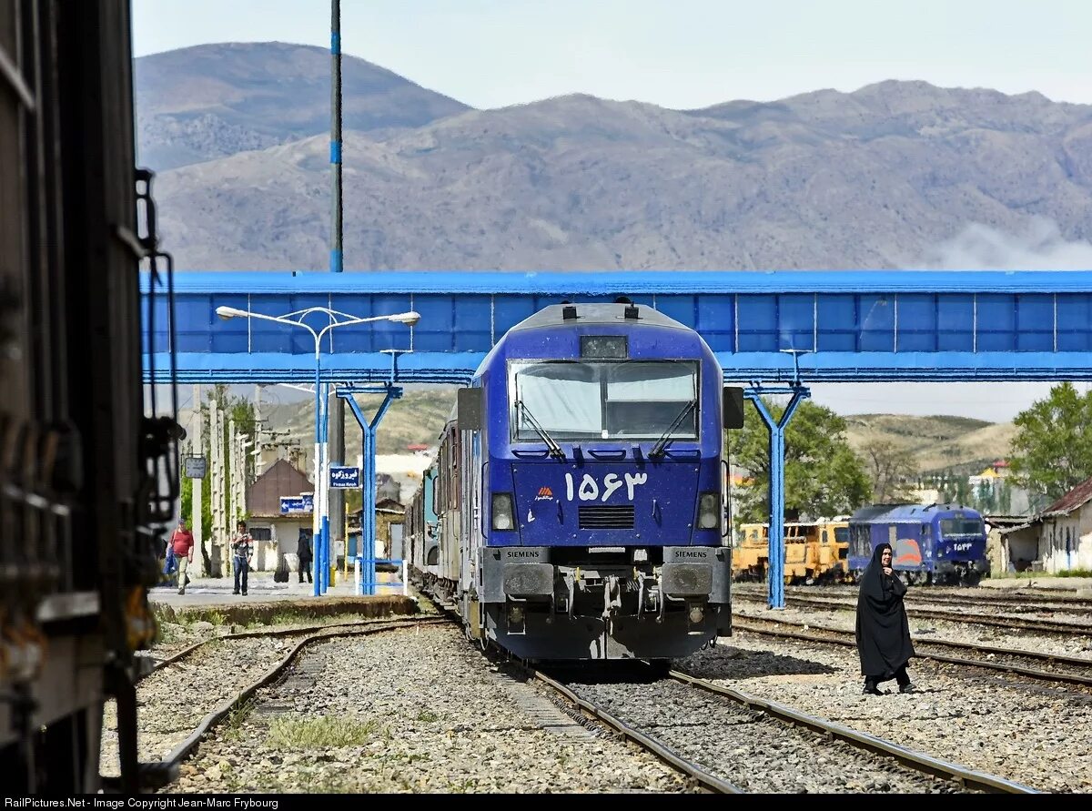 Железные дороги ирана. Иранские железные дороги. Эльборз Иран. Поезда в Иране. ЖД дороги Ирана.