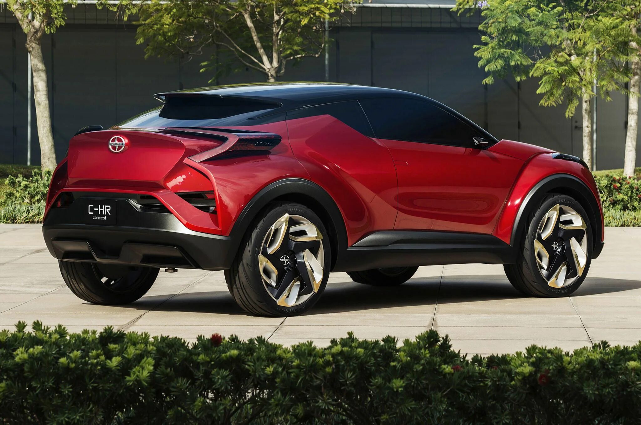 Кроссовер цвета. Кроссовер Тойота Chr. Toyota c-HR 2015. Toyota паркетник Chr. Тойота Chr красная.