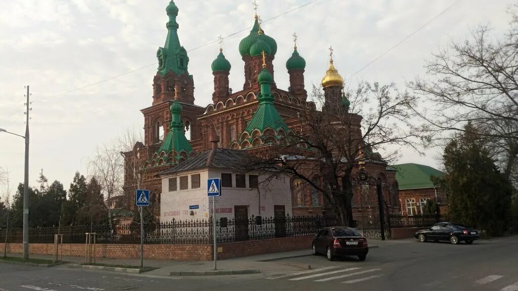 Фото кадино. Храм великомученика и целителя пантелеимона в бутово. Сергиев посад центр города улицы. Храм ул центральная. Храм успения пресвятой богородицы г.