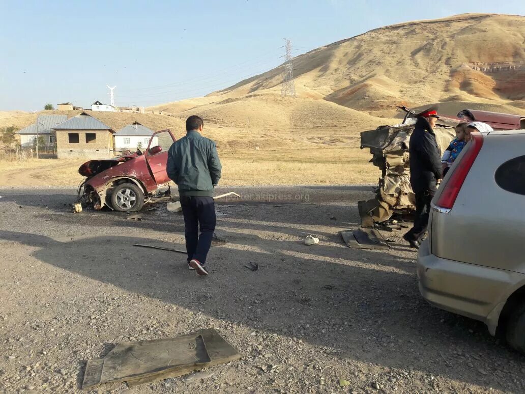 ДТП Жалал Абад Тойота джип. Авария гигант Джалал Абад. ДТП Жалал Абад Тойота джип летом. Узген.