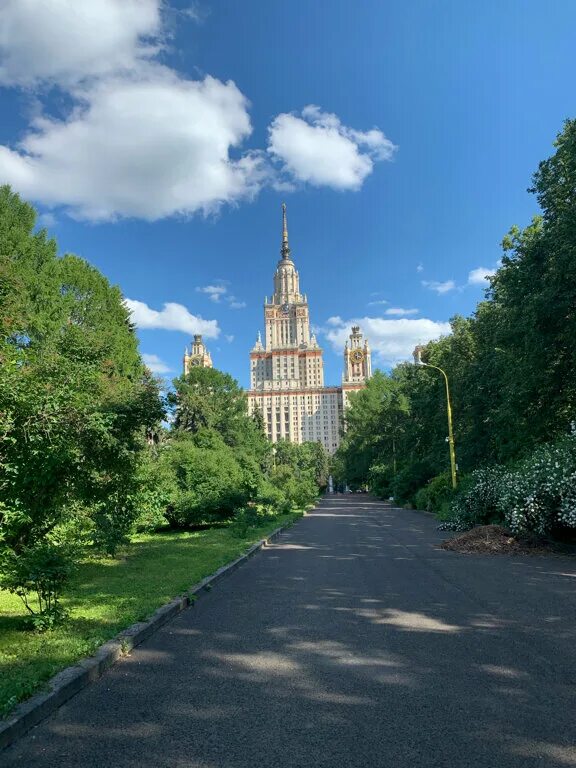 Микрорайон ленинские горы 1. Московский парк МГУ. МГУ Воробьевы горы. Сквер МГУ Москва. Парк Воробьевы горы МГУ.