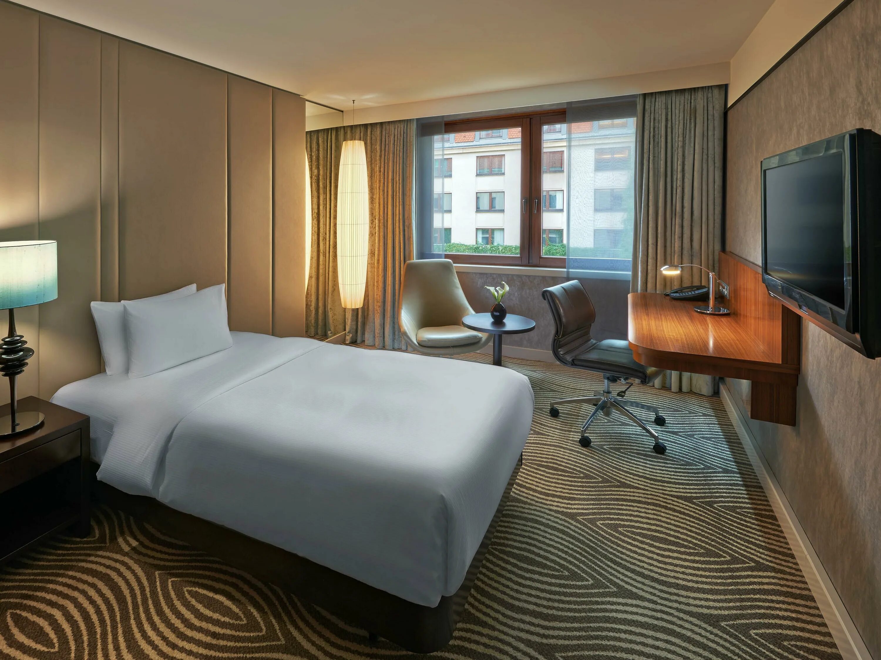 Hotel room prices. Маленькая комната в гостинице. Nassima royal hotel dubai. Salt room. Комната с кроватью мадрид.