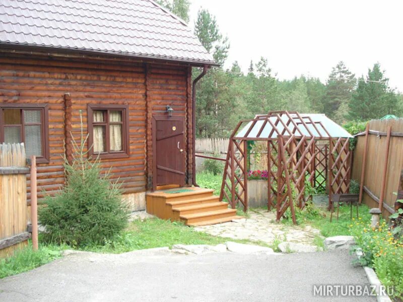 Небольшая баня с бассейном. Баня на опушке. Опушка хаус база отдыха. Баня на опушке. Эко хутор избушки на опушке.