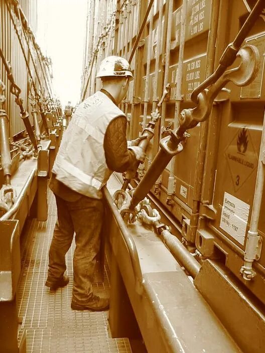 крепление на судне. корабельный такелаж. спасательный плот псн-20 чертеж. крепление палубного груза на судне. средства крепления контейнеров на палубе.