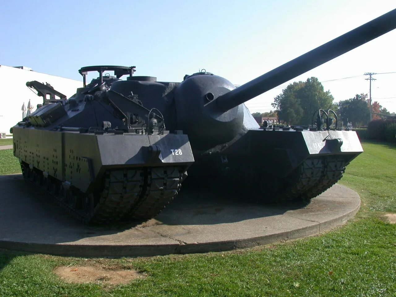 Ratte танк. Vickers a1e1. Mk 4 танк. Кубинка танковый музей maus. Большие танки фото.