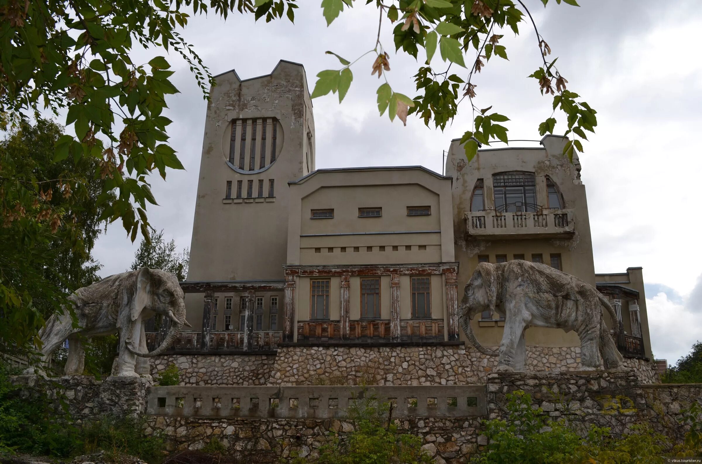 Elephant house. Дача купца Константина Головкина. Дом со слонами Самара. Дом со слонами (дача Константина Головкина). Дача Головкина дом со слонами Модерн.