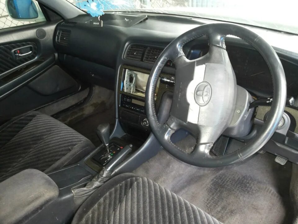 Чайзер 2. Тойота аристо черный салон. Toyota chaser 90 кожаный салон. Aristo 147 салон. Harrier toyota rx300 салон коврики.