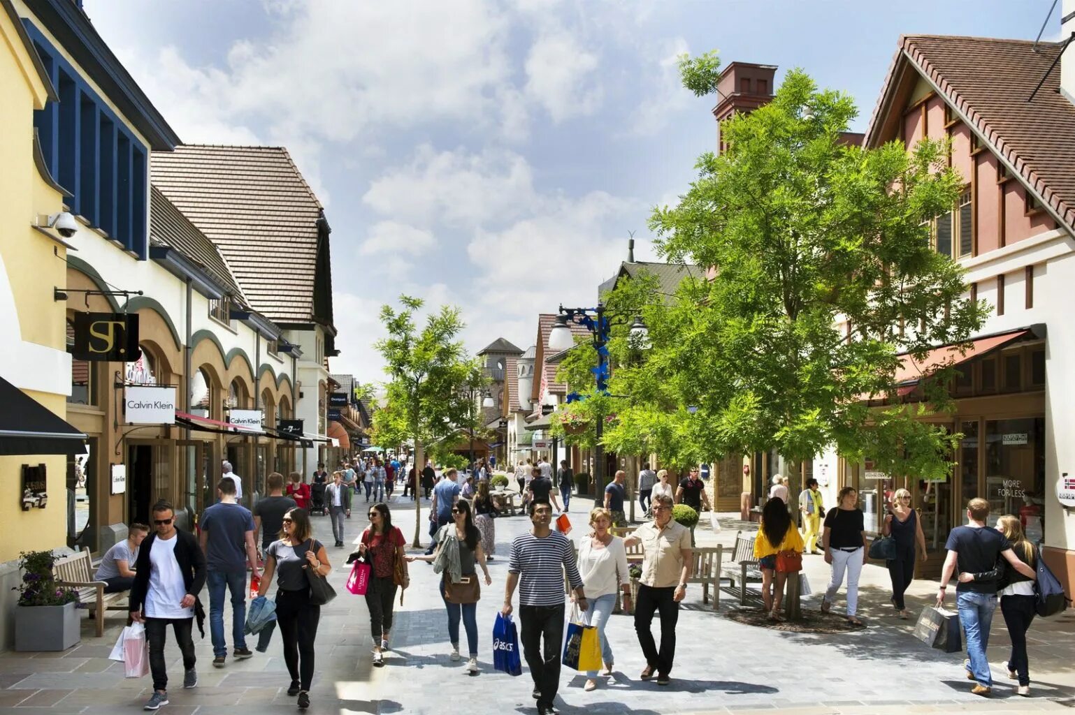 Village где находится. Маасмехелен Бельгия. Maasmechelen Village Outlet. Maasmechelen Outlet. Маасмехелен.