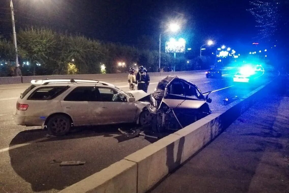 Авария на николаевском мосту красноярск. Авария на коммунальном мосту. ЧП Красноярск коммунальный мост.