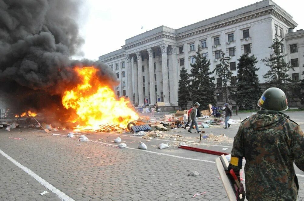 События в одессе 2. Дом профсоюзов в одессе 2 мая 2014. одесса 2 мая дом профсоюзов. одесса 2014 год дом профсоюзов.