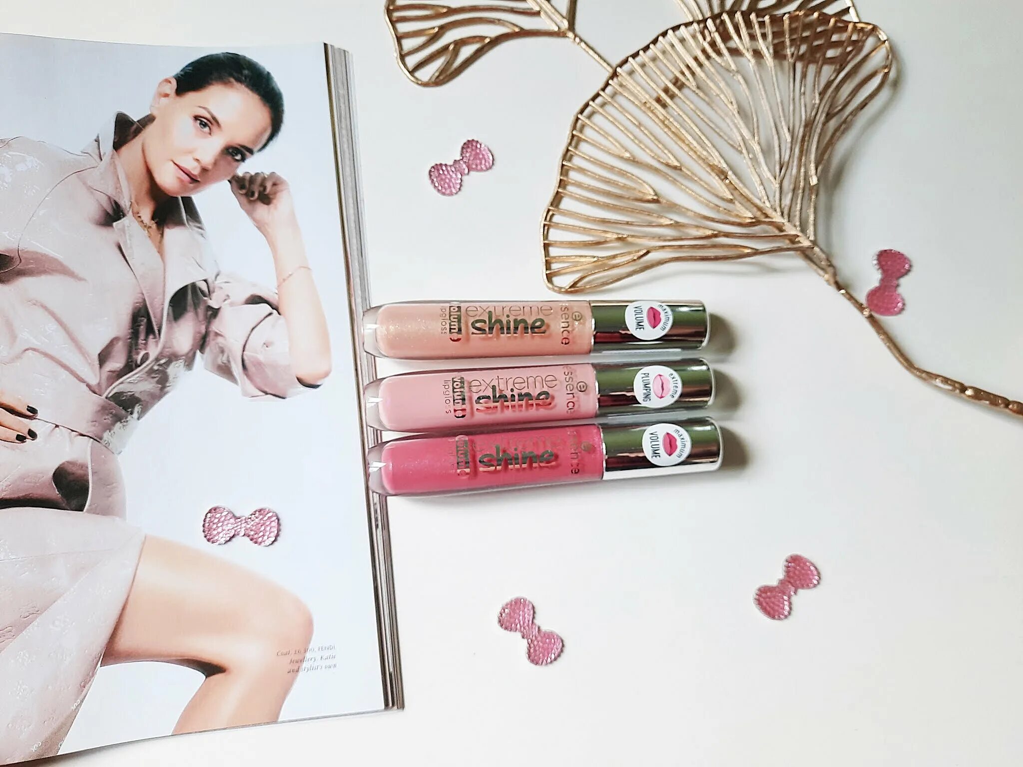 Essence extreme Shine Volume. Extreme Shine Volume Lip Gloss. Essence extreme Shine Volume Lip Gloss. Essence extreme Shine Volume свотчи.