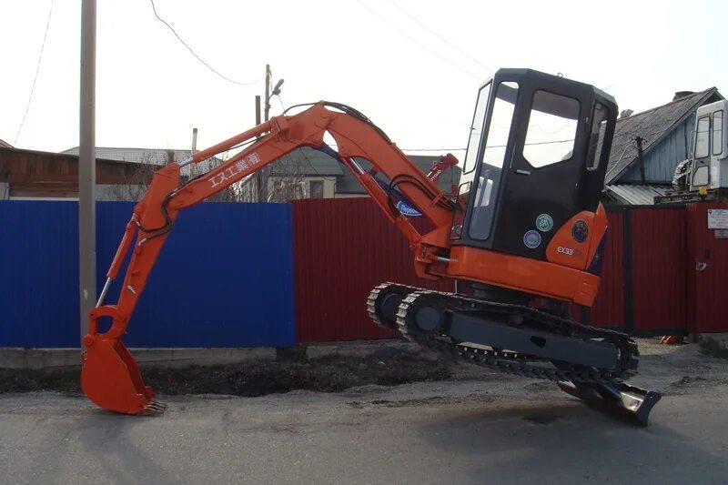 Hitachi ex33. Экскаватор Хитачи ex33mu. Экскаватор Хитачи 33 mu. Экскаватор Hitachi 225 с отвалом. Купить экскаватор бу полноповоротный