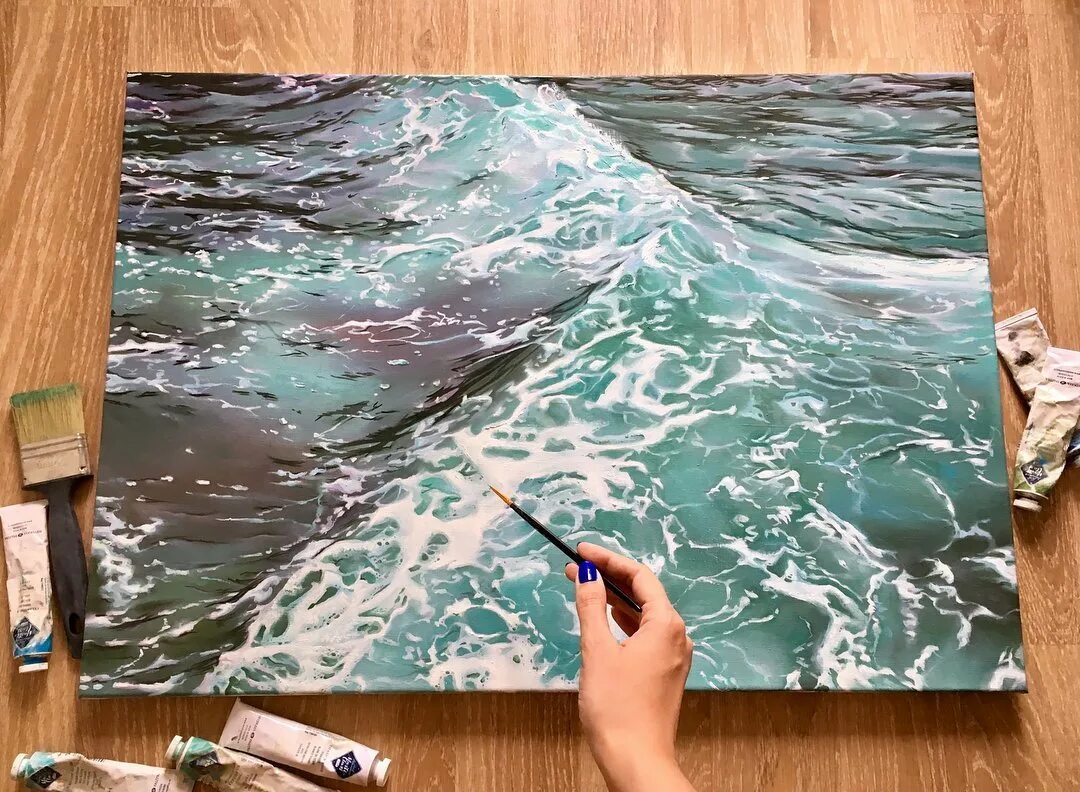 Как называются художники рисующие море. Рисунки художников акрилом. Реалистичные рисунки моря. Художница рисует море.