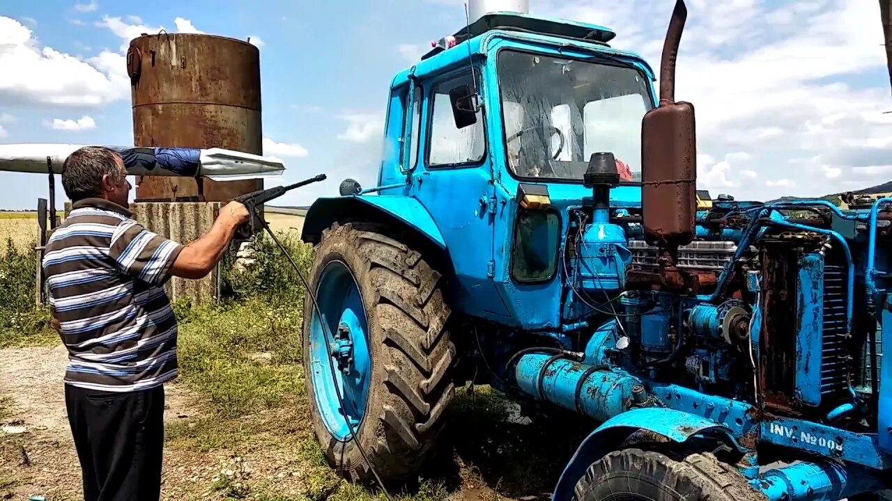 Работа мтз видео. МТЗ-80 трактор. Трактор МТЗ 80 покрашенный. Трактор МТЗ-80 (МТЗ-82). Покраска трактора МТЗ 80.