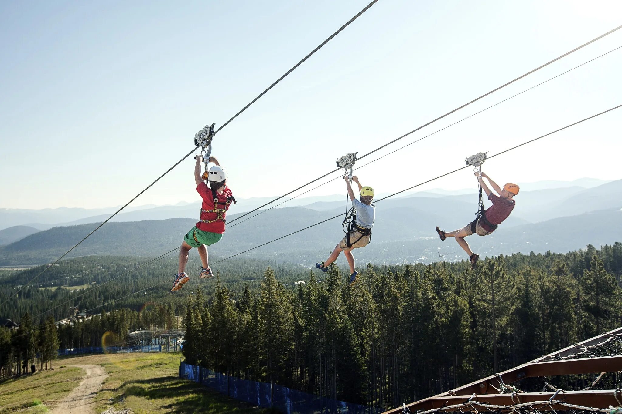 Зиплайн что это такое. Скайпарк троллей Zipline. Zipline Skypark Сочи. Скайпарк зиплайн. Зиплайн спуск.