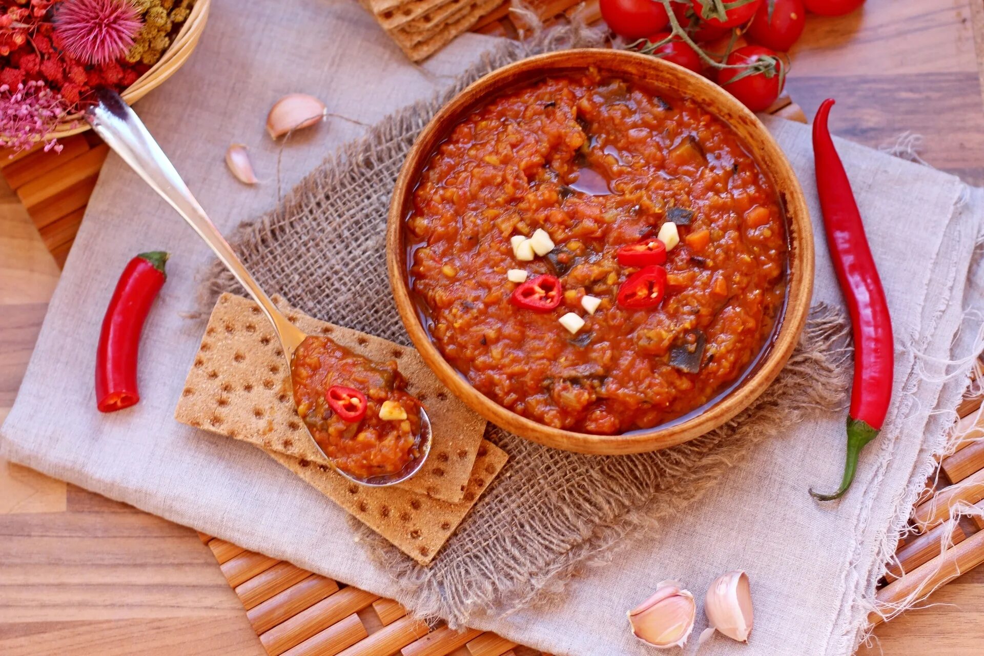 Рис с чечевицей рецепт. Чечевица с овощами по мексикански. Красная чечевица с овощами. Красная чечевица блюда. Солянка с чечевицей.