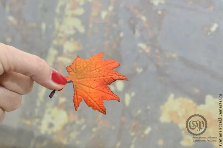 Осенние листья из фоамирана. Листочки декоративные осенние из фоамирана. Осенние листья на нитке из фоамирана. Осенние листья из фоамирана большие на стойках. Собрать осенние листья