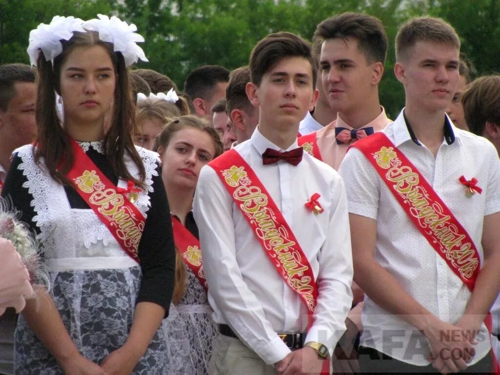 Электронный журнал 5 школа феодосия. Школа 17 феодосия. последний звонок школа номер 17 феодосия. 17 школа феодосия плотникова. 17 школа феодосия выпуск 2000.