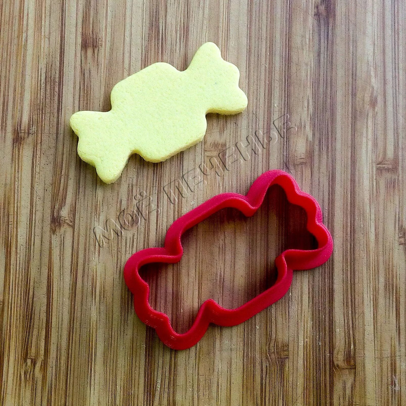 фигурные формочки для выпечки. листья из бумаги для скрапбукинга. вырубка своими руками. формы для пряников. конверт с вырубкой.