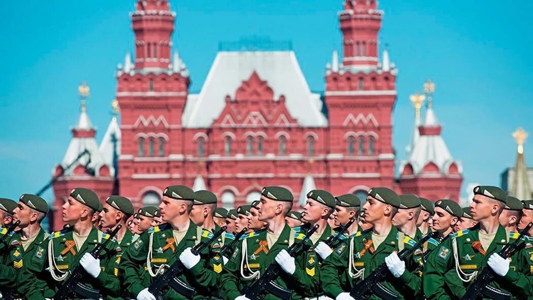 Песня солдаты на парад. Войска на параде. Солдаты на параде. Российский солдат на параде. Военный парад на красной площади.