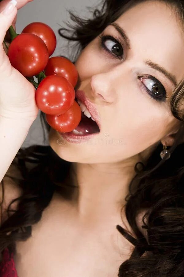 Томат чибис. Tomato girl. Томат мода. Помидор колобок фото и описание. Early girl томат.